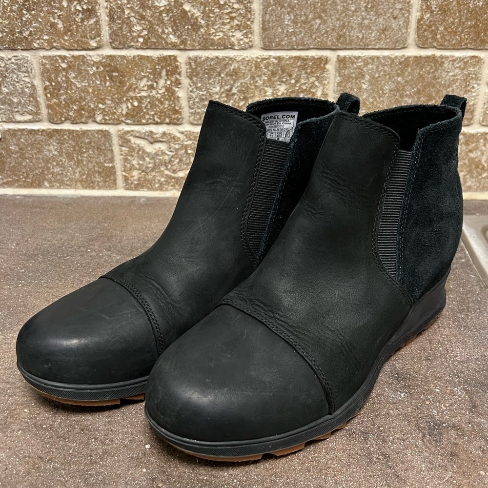 Sorel Evie Size 9.5 Pull-On Wedge Ankle Booties